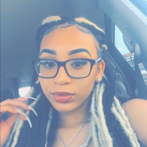 Meet your Posher, Alyssa